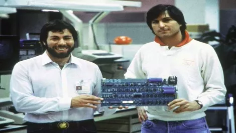 Apple 1 Computer heads to auction