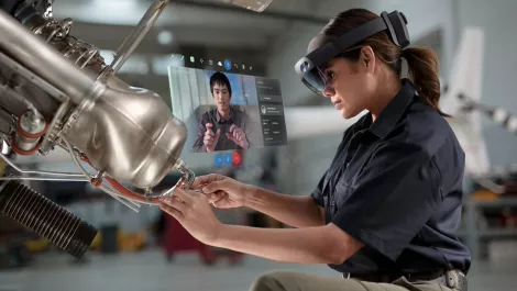 Hololens2 remoteassist woman 1000x562
